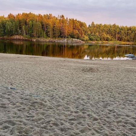 Attraktiv & Smart Funkishytte Pa Nes Strandhager. Arnes  Exterior photo