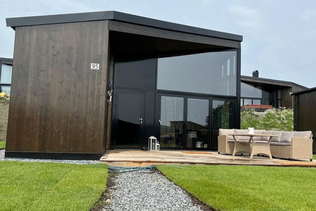 Attraktiv & Smart Funkishytte Pa Nes Strandhager. Arnes  Exterior photo