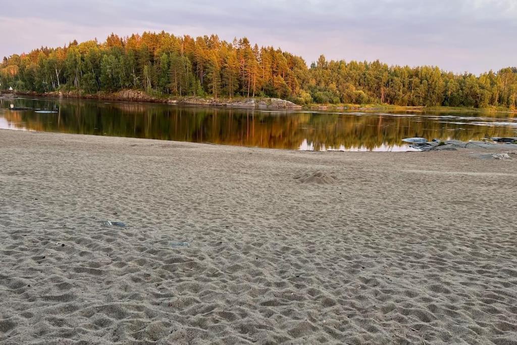 Attraktiv & Smart Funkishytte Pa Nes Strandhager. Arnes  Exterior photo