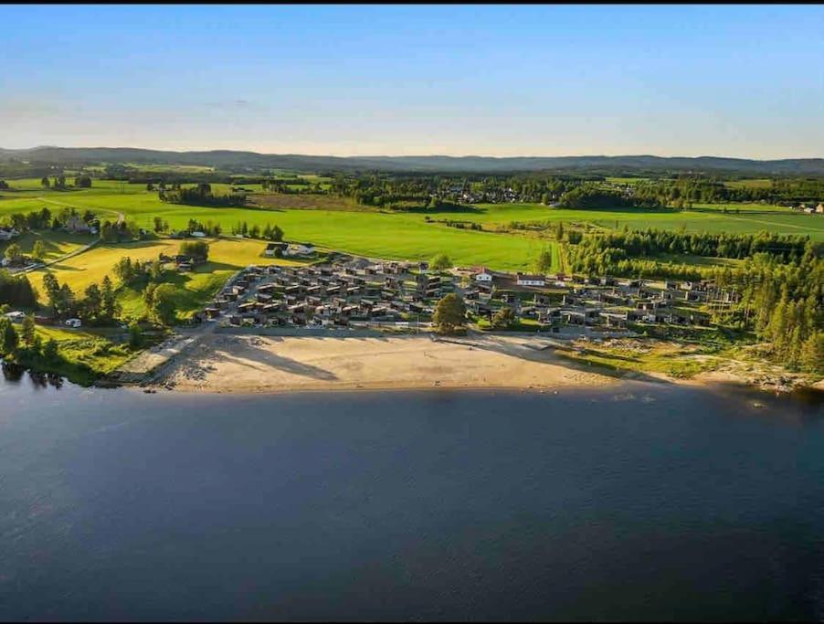 Attraktiv & Smart Funkishytte Pa Nes Strandhager. Arnes  Exterior photo